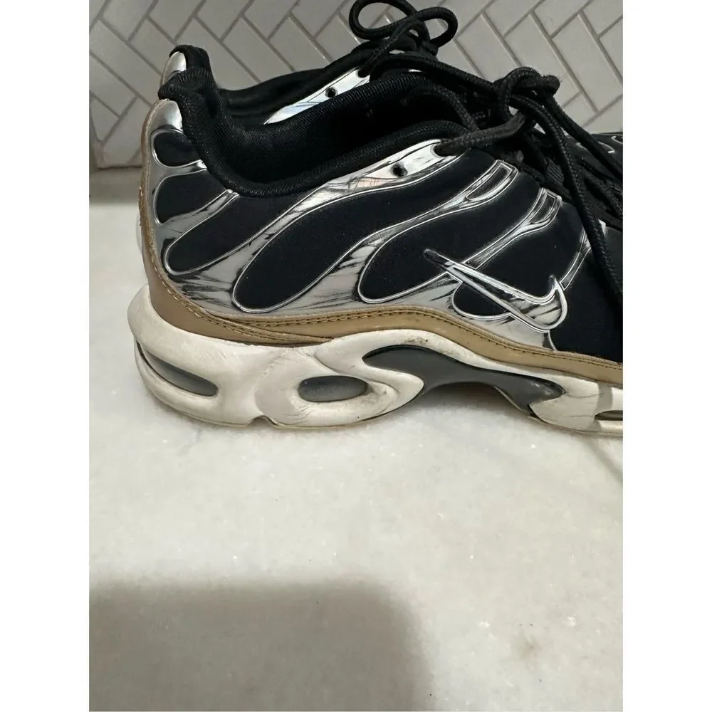 Nike Women Air Max Plus TN Metallic Gold 605112-055. Women’s size: 9.5